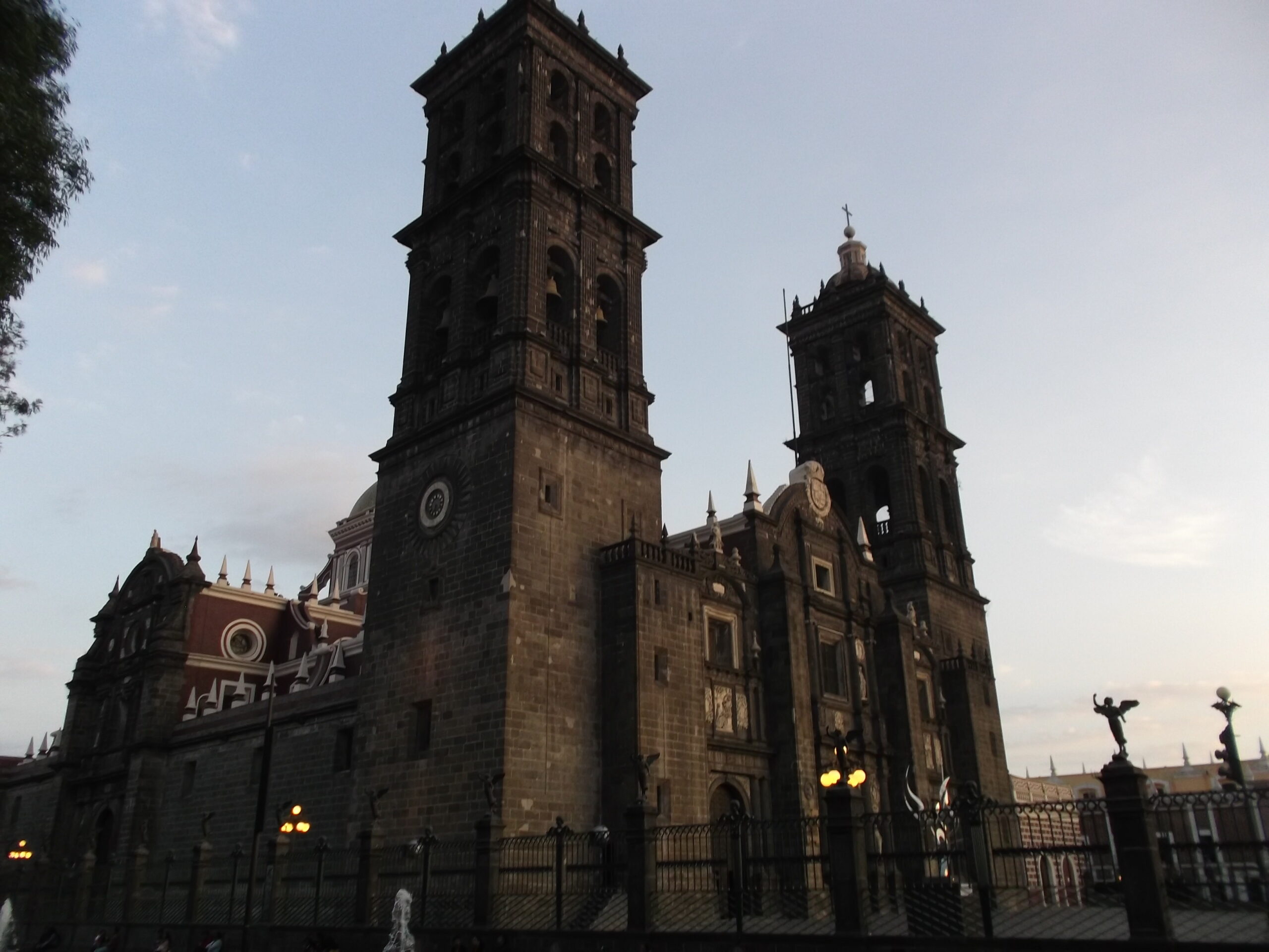 La Catedral de Puebla, atractivos turisticos en La Guia de Puebla